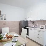 Dadic With Parking & Playground Apartmán