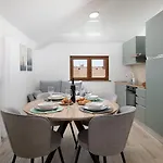 Apartament Dadic With Parking & Playground Medulin