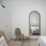 Dadic With Parking & Playground Apartament