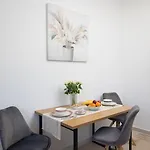 Dadic With Parking & Playground Apartament