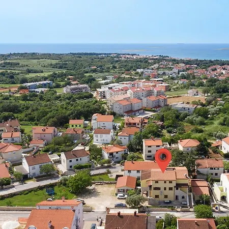 Апартаменты Dadic With Parking & Playground Медулин