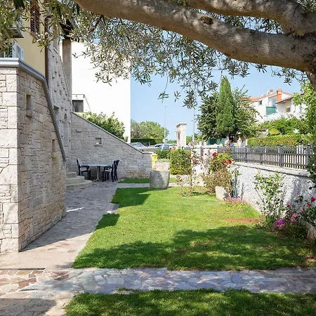 Dadic With Parking & Playground Medolino