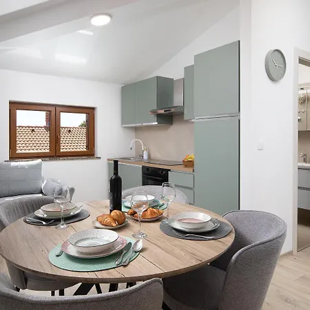 Dadic With Parking & Playground *