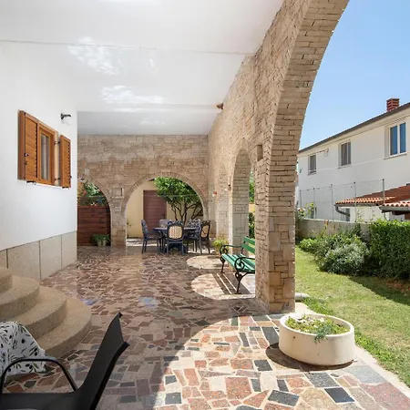 Apartament Dadic With Parking & Playground