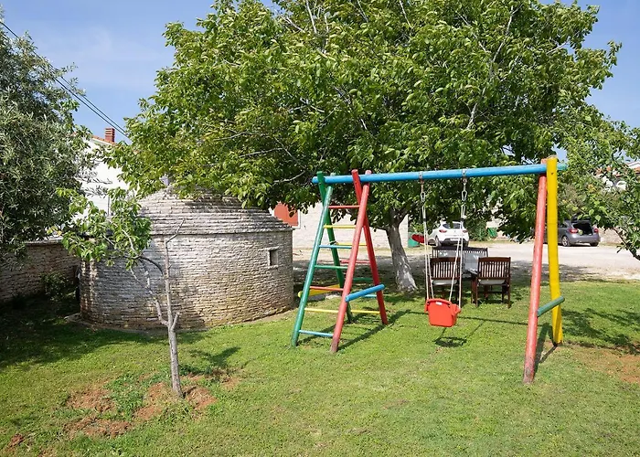 Dadic With Parking & Playground *