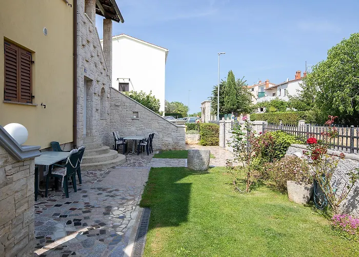 Apartman Dadic With Parking & Playground