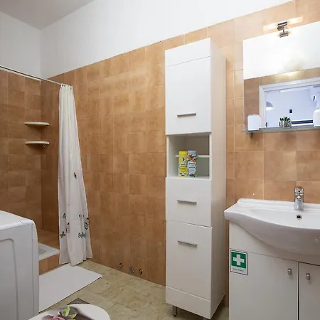 Dadic With Parking & Playground Apartment *