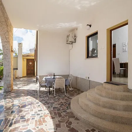 Apartment Dadic With Parking & Playground *