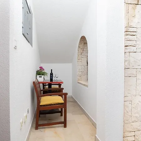 Dadic With Parking & Playground Apartment Medulin