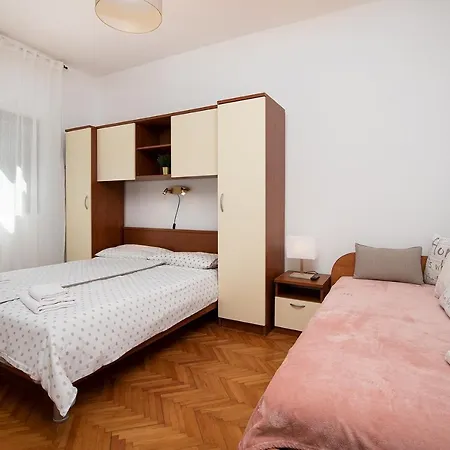 Apartment Dadic With Parking & Playground *