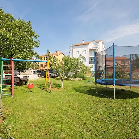Dadic With Parking & Playground Apartment
