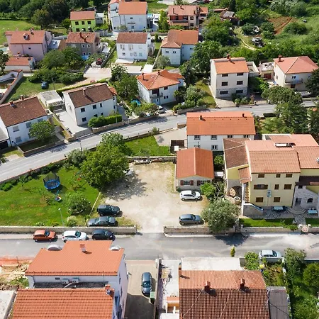 Dadic With Parking & Playground Medulin