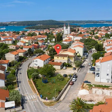 Apartman Dadic With Parking & Playground