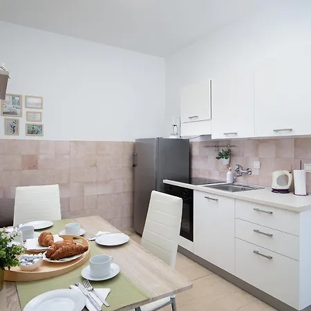 Dadic With Parking & Playground Apartment