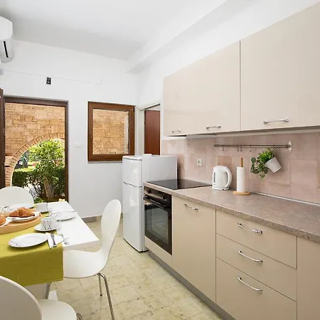 Apartment Dadic With Parking & Playground