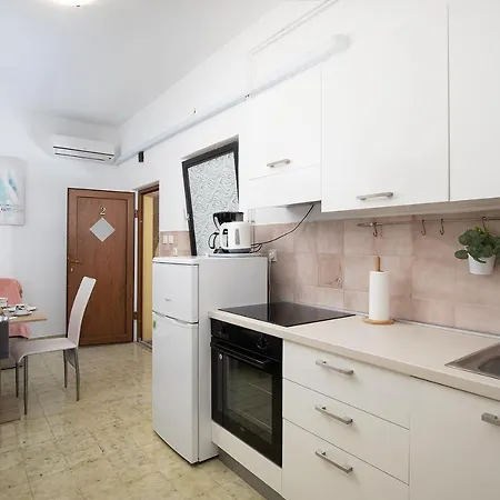 Apartment Dadic With Parking & Playground