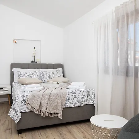 Apartment Dadic With Parking & Playground Medulin