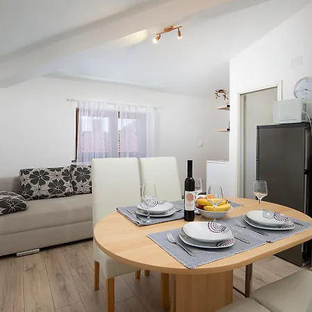 Dadic With Parking & Playground Apartment *