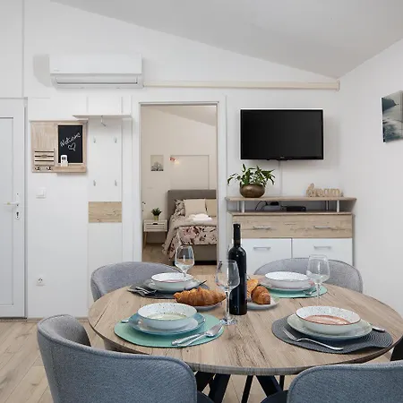 Apartment Dadic With Parking & Playground *