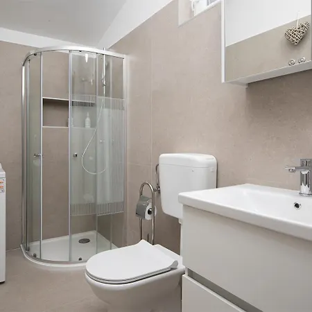 Dadic With Parking & Playground *