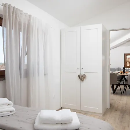 Dadic With Parking & Playground Apartment